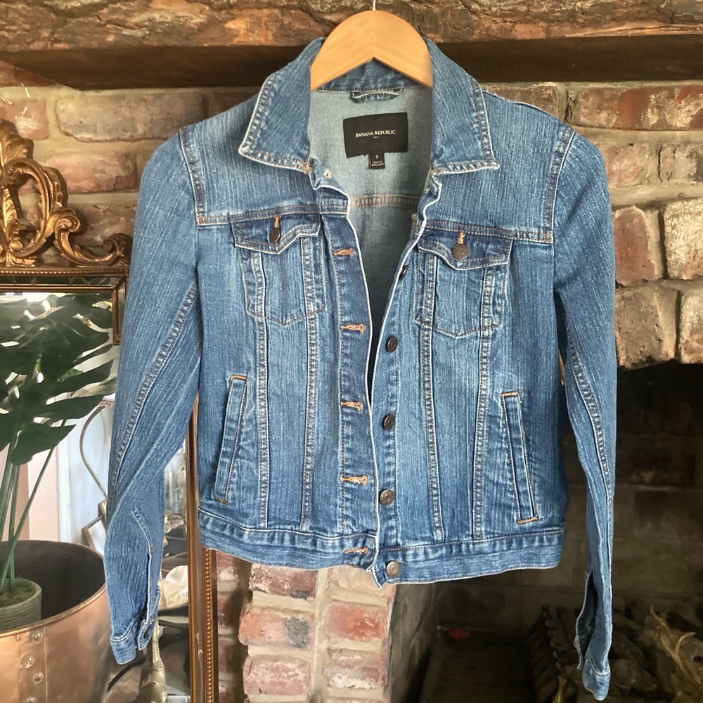 Banana Republic Essential Classic Medium Blue Wash Denim Trucker Jacket EUC S